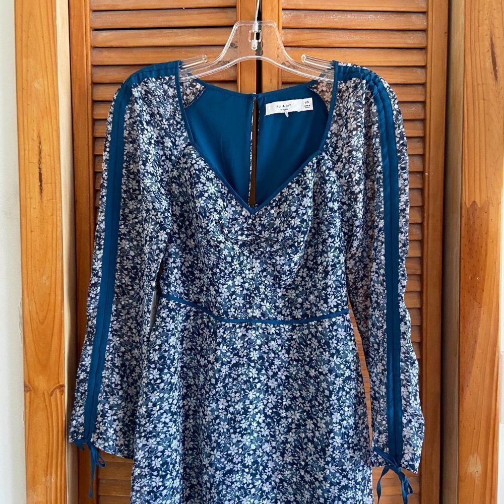 NEW Ali & Jay Blue Floral Field Flowers Midi Dress - Picture 5 of 13